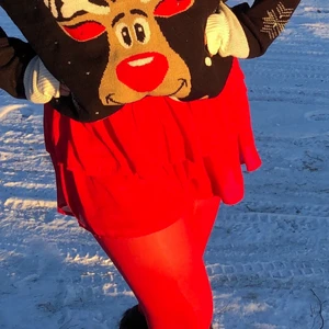 Röd Volangkjol  - Röd Volangkjol i storlek XS I superfint skick endast använd 2 gånger ❤️❤️❤️ Möter upp i Stockholm/Enköping eller fraktar ❤️❤️