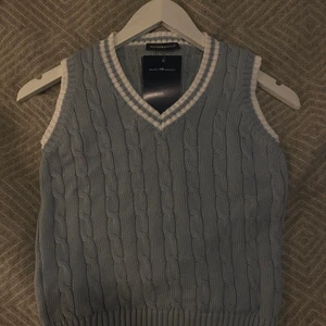 Linne från brandy Melville  - Storlek onzise men skulle säga att den är mer som storlek s. Nyskick och kommer tyvärr inte till användning. 