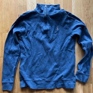Ralph lauren half zip up💙 - Så snygg och skön!! Jätte fin blå färg och i bra skick. Passar xs/s beroende på hur man vill att den ska sitta😍