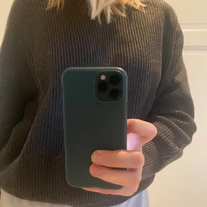 Snygg tröja från zara!! Strl M - Använt tröjan 1 gång! En snygg och skön tröja från zara i storlek M! Säljer pga att jag rensar. Passar skitbra till jeans kjol och shorts och har inga defekter.💓💓