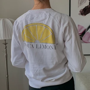 Acqua Limone Classic - Tröja från Acqua Limone i storlek M🤍💛 Köparen står för frakten! 