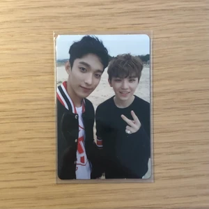 SEVENTEEN "Woozi & DK" Photocard - Officiell photocard i mint skick, utan skador eller tryckfel. Köpt från en Tradera säljare.  Meddela för frågor