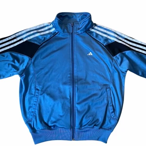 Adidas zip-up - Superfin adidas zip-up, köpt second hand men i superfint skick! Storlek XL barn men passar XS/S 💙