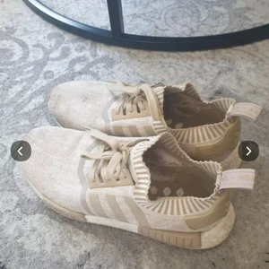 Adidas skor!  - Snygga Adidas skor innermått 27 cm = st 41/42                                       ligger på 1800 säljes för 800 kr 