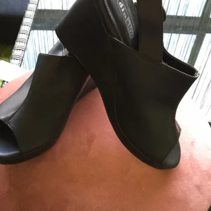 Nya och beksäma sommar skor - Sommar skor helt nya från dinskor som har kostat 399 kr