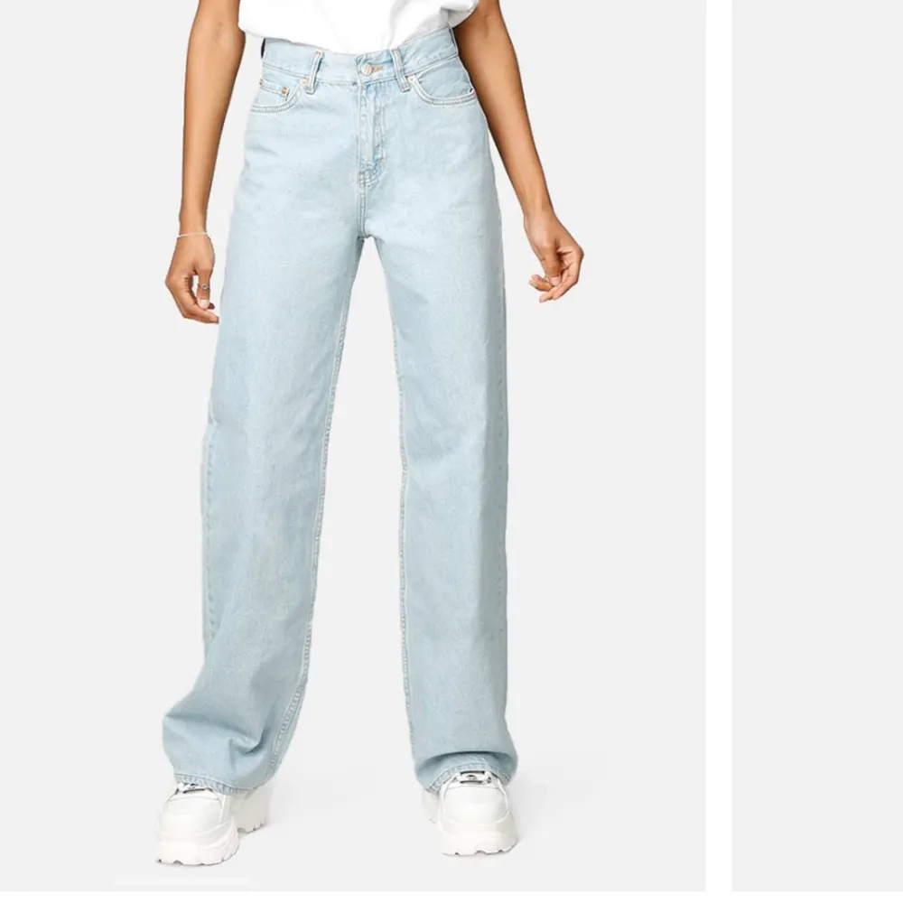 Pris kan diskuteras!! Yunkyard Wide Leg Jeans i bra skick!! Säljs för att jag köpt andra jeans och inte har användning för dessa längre. Betalning skrev via swish och köparen står för eventuell fraktkostnad. ❣️. Jeans & Byxor.