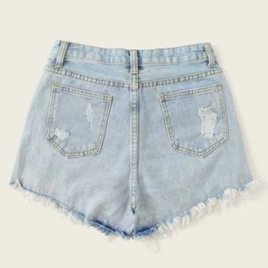 Jeans shorts storlek S - Inte använt, bra skick och material. Säljer för att jag beställde en storlek för stor och nu kan jag inte lämna tillbaka plagget