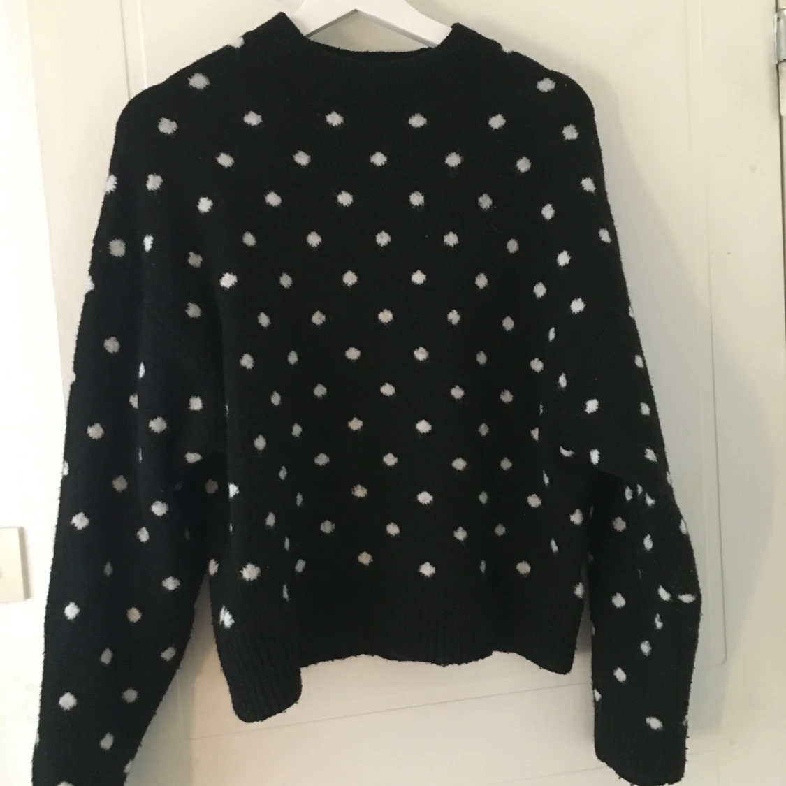 Prickig stickad tröja