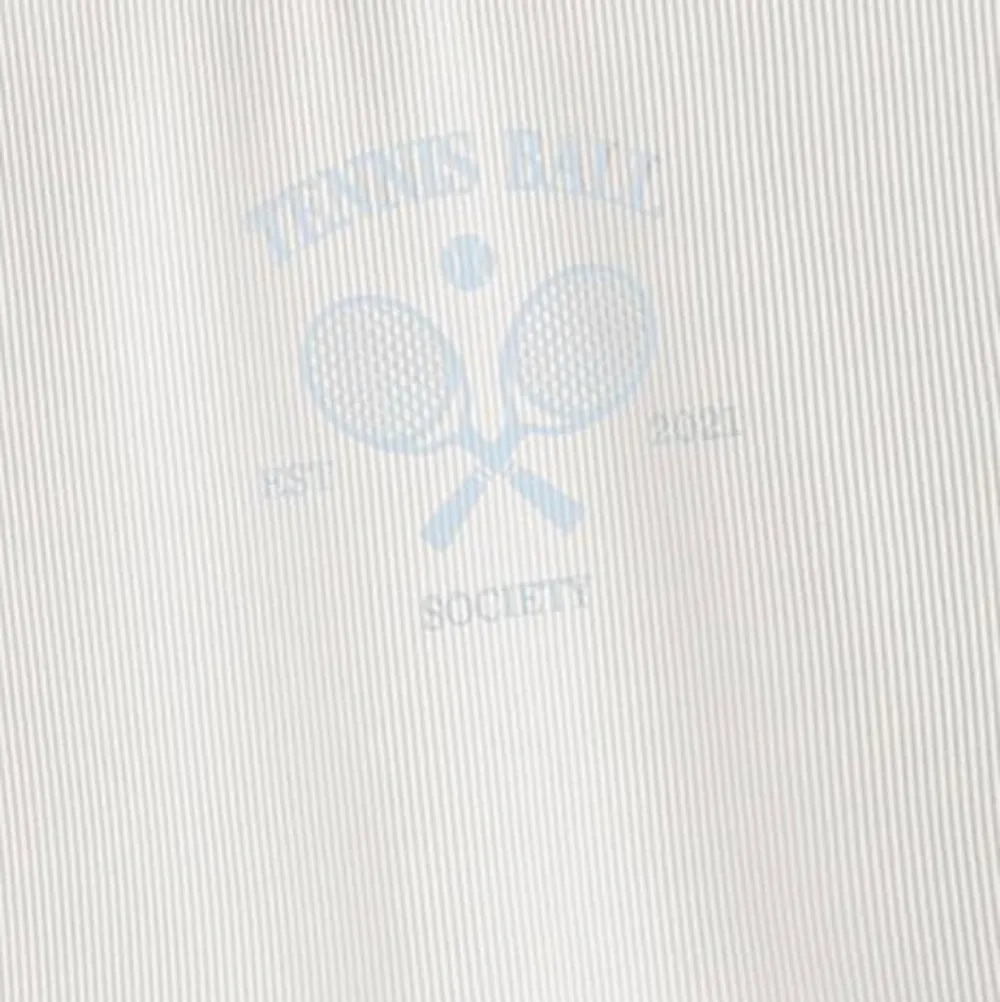 En tennis T-shirt, för tennis älskare😌 blå och vit, skönt material . T-shirts.