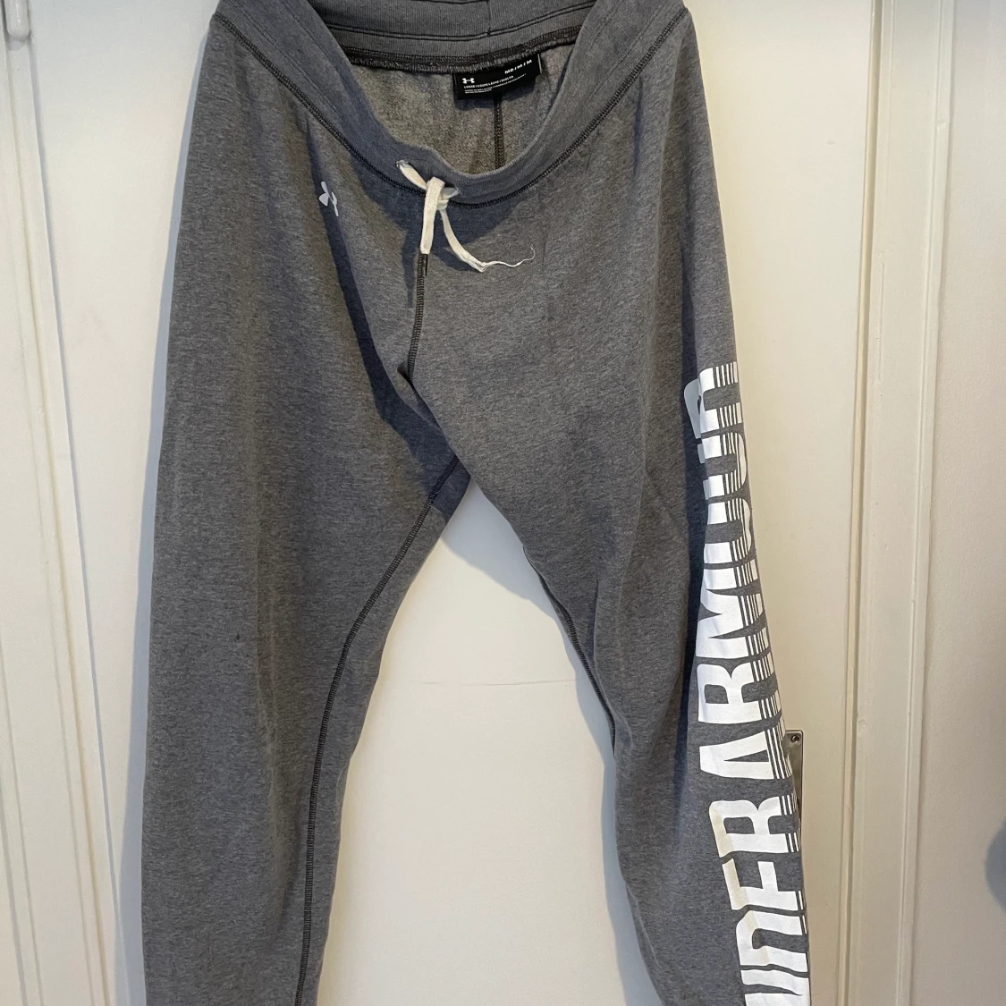 Sköna gråa mjukisbyxor