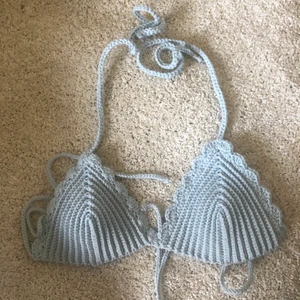 Intressekoll, virkad bikini  - Intressekoll på denna ljusblå virkade bikinin<3