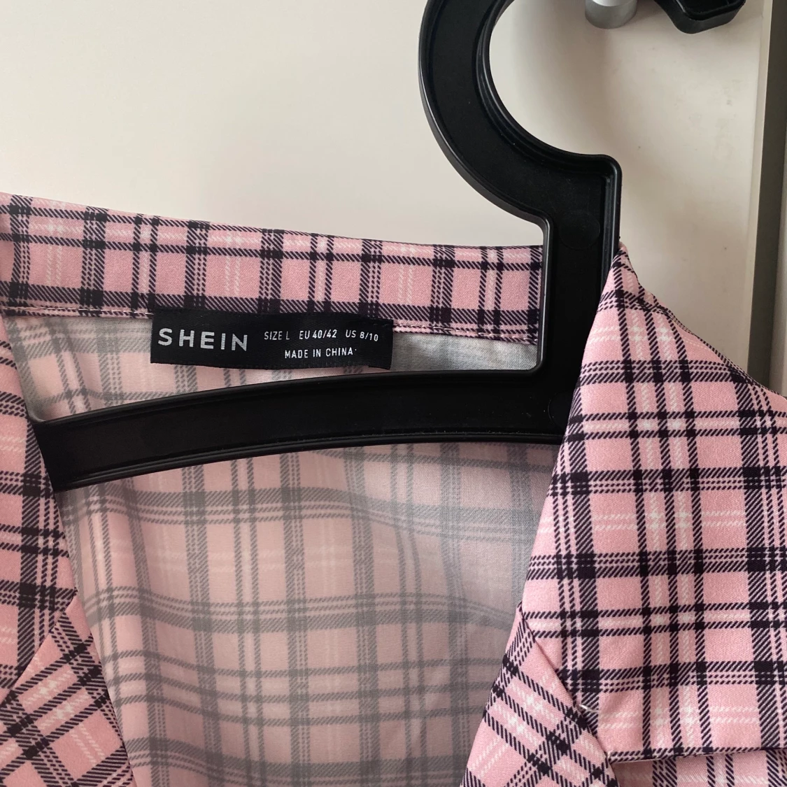 kort rosa-rutig skjorta  - 91