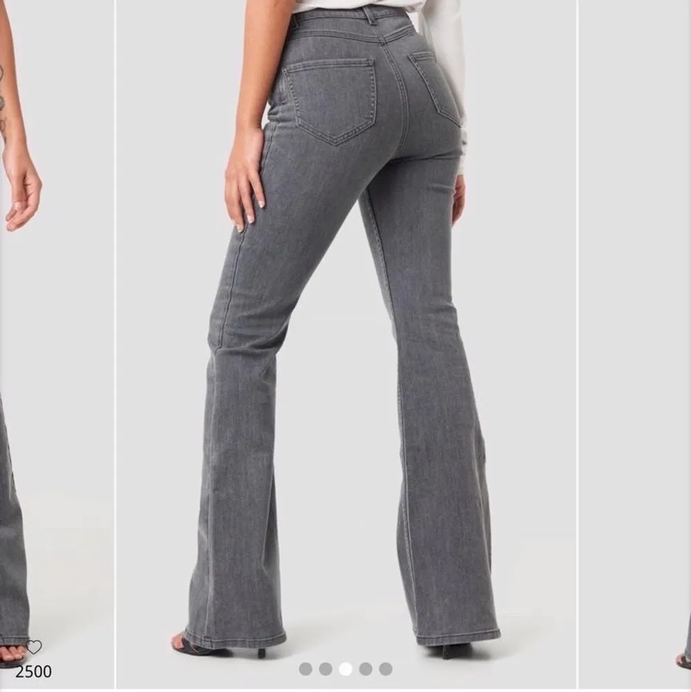 Skitfina gråa bootcut jeans från afj x nakd med mid waist💓 bilderna är lånade. Jeans & Byxor.