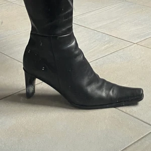 Coola boots - Så coola boots som jag köpte från Sellpy. Säljer pga har för många boots, men så cool modell. De är använda och skulle behöva lite vård. Kan skicka fler bilder och kan mötas upp eller frakta!