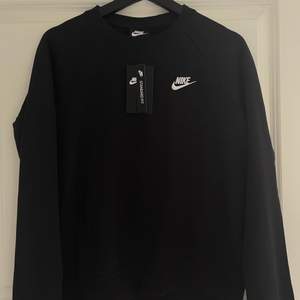 Intressekoll på min nikesweatshirt, aldrig använd och i storlek S💖 Hör av vid intresse, köp direkt för 450+frakt💖 (äkta från Nike)