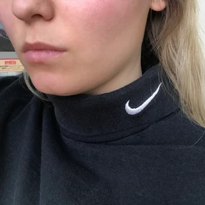 Vintage nike  - Nike vintagetröja i fint skick! Broderad logga vid halsen. Budgivning vid många intresserade 😇