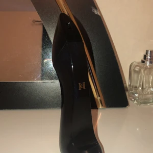 Carolina Herrera -  parfym 50ml använt bara 2 gånger.