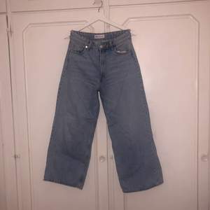 Zara jeans raka, petite, Stl 36, säljs pågrund av att de inte används