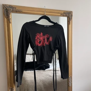 Tröja storlek S - Säljer denna superfina tröjan från SHEIN pga att den inte kommer till användning ❤️ aldrig använd endast testad! Köpte den för 119kr säljer för 50kr (+ frakt) kan mötas upp i Linköping eller frakta så länge köparen står för frakten! 