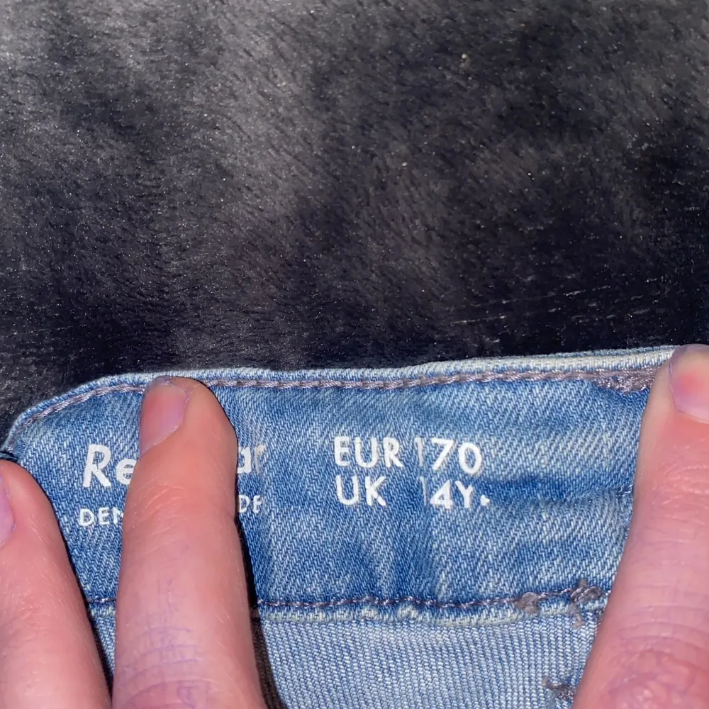 Snygga högmidjade jeansshorts, vet ej vart ifårn . Shorts.