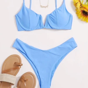 Superfin bikini från Shein - Så fin bikini från Shein som är i storlek M, sann till storlek men är lite mörkare blå i verkligheten till skillnad från bilden som syns på sista bilden. Så fin till sommaren 💙