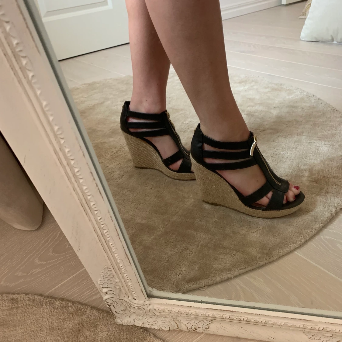 Snygga klackar från märket Guess.  - 90