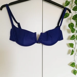 Bikini överdel  - Jag behöver tyvärr sälja denna superfina överdelen på grund av för liten cupa. Den är aldrig använd och är köpt från shein i ett sett, därför saknas det en label på plagget. Köparen står för frakten! 📦 (Priset visas exkl. fraktkostnaden)