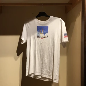 T-shirt - Nasa t-shirt från hm | Hör av er om ni har frågor eller vill ha fler bilder!