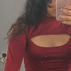 Tröja - Sexig tröja som passar mig bra men det är tiden att säg hejdå till en av mina favoriter :)