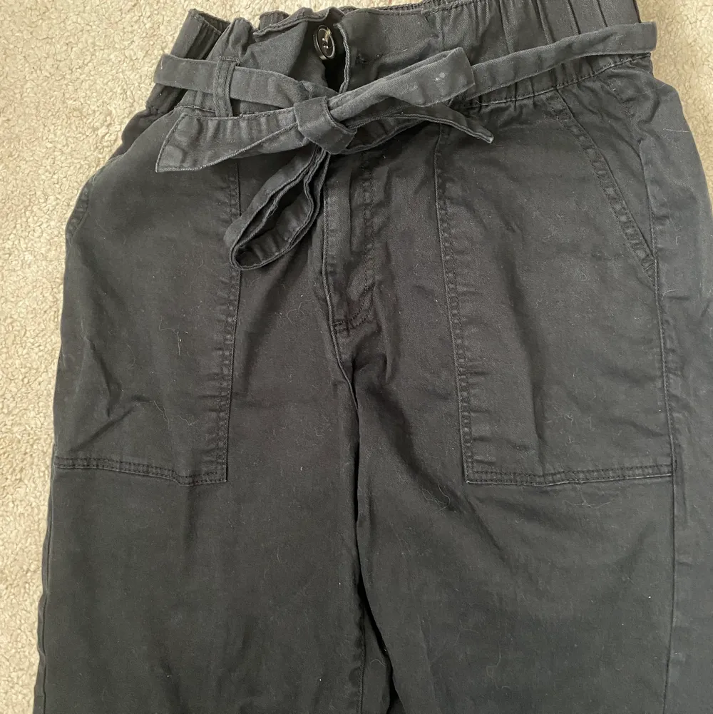 Svarta byxor köpt på New yorker märke amisu strl 38. Jeans & Byxor.