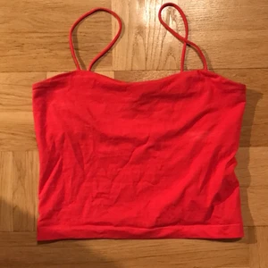 Topp❤️ - Söt spagetti strap linne som är väldigt lite använd🥰