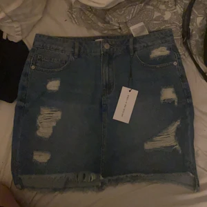 Jeanse kjol - Helt ny jeanse kjol har en storlek 38 en storlek 40