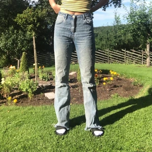 Utsvängda jeans  - Utsvängda jeans från reclaimed vintage. Köpta för ett halvår sedan.