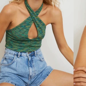 Perfekta sommarplagget - Säljer nu detta populära och eftertraktade linne från Gina. Storleken är M, men jag brukar vanligtvis ha xs och det fungerar bra på mig. Hör av er för fler frågor!💘🥰