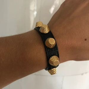 Balenciaga armband  - I fint skick!