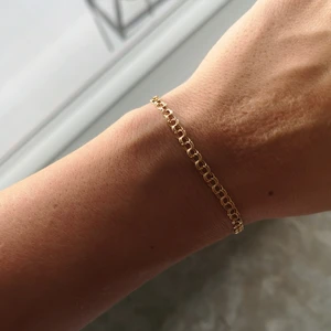 Bismarck armband  - Fint bismarck armband i 18k guld. Längden är 19 och 3mm i bredd. Använd en gång. 