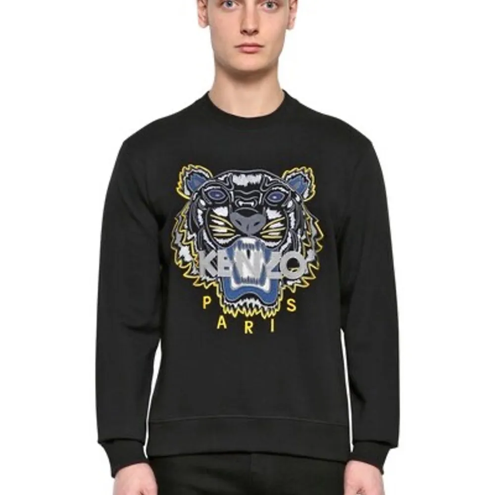 Kenzo Tiger Sweatshirt in Black/Yellow/Blue. Size XS but fits like S. Only used once. Condition 9/10. . Hoodies.