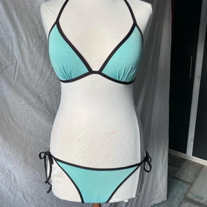 Bikini-set från H&M i storleken S - Använd endast ett par gånger på en solsemester 2016, har inte använts sedan dess. 20 kr + frakt!