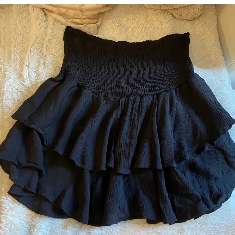 Intressekoll på denna super fina kjol från shein (lånade bilder). Kommer tyvärr inte till användning. Kan skicka fler bilder privat💕säljer den vid bra bud. BUDGIVNINGEN AVSLUTAS IMORGON FÖRMIDDAG ISTÄLLET! 12:00. Kjolar.