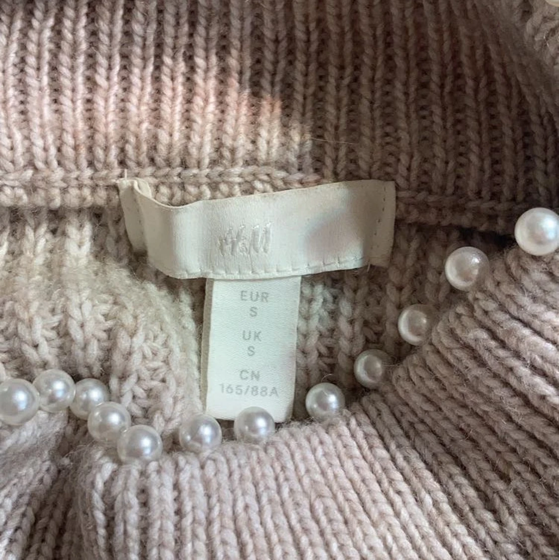 Stickad tröja med pärlor  - 91