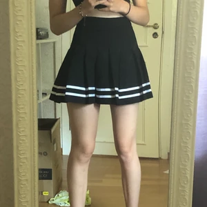 Kjol - Säljer en kjol som inte kommer till användning för 60kr plus frakt! 