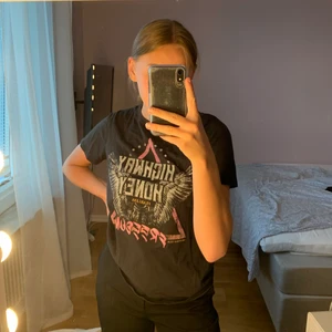 T-shirt  - T-shirt från Gina Tricot! Fint skick! Köpare står för frakt