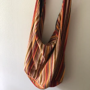 Hippie väska 🌼 - Denna väska är så himla bekväm och fin! Och dessutom unik. Även stor så att mycket får plats i den ☺️ 