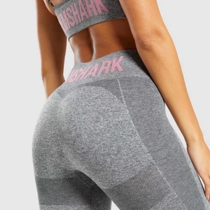 Gymshark tights  - Gråa gymshark tights i storleken S. I nytt skick, sitter super bra. Original pris 600kr. 200kr+frakt