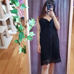 Slipklänning strl 36 - Superskön slipklänning med spets.