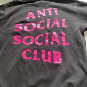 Anti social social club - Väldigt skön och snygg assc hoodie. Köpt från anti social social clubs hemsida. Andvänd några ggr. Skick:8.5/10 