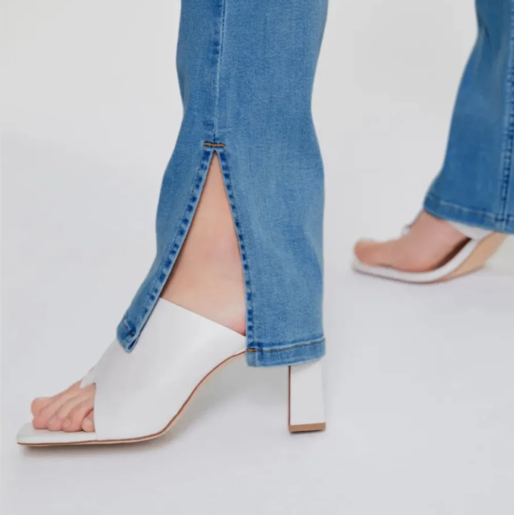 Fina jeans från Gina tricot💙 strl S Eventuell frakt betalas av köparen. Annonsen finns på flera sidor.. Jeans & Byxor.