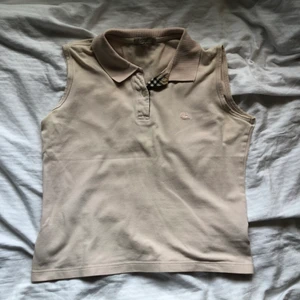 Burberry piké - Ljusrosa piké från Burrberry i storlek M (den är lite liten i modellen, så skulle själv säga S/M). Den är även något kortare i modellen vilket jag tycker är superfint. 