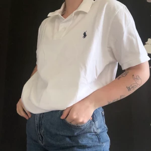 Polo Ralph lauren pike - Vit Ralph lauren polo pike i fint skick, använd endast fåtal gånger