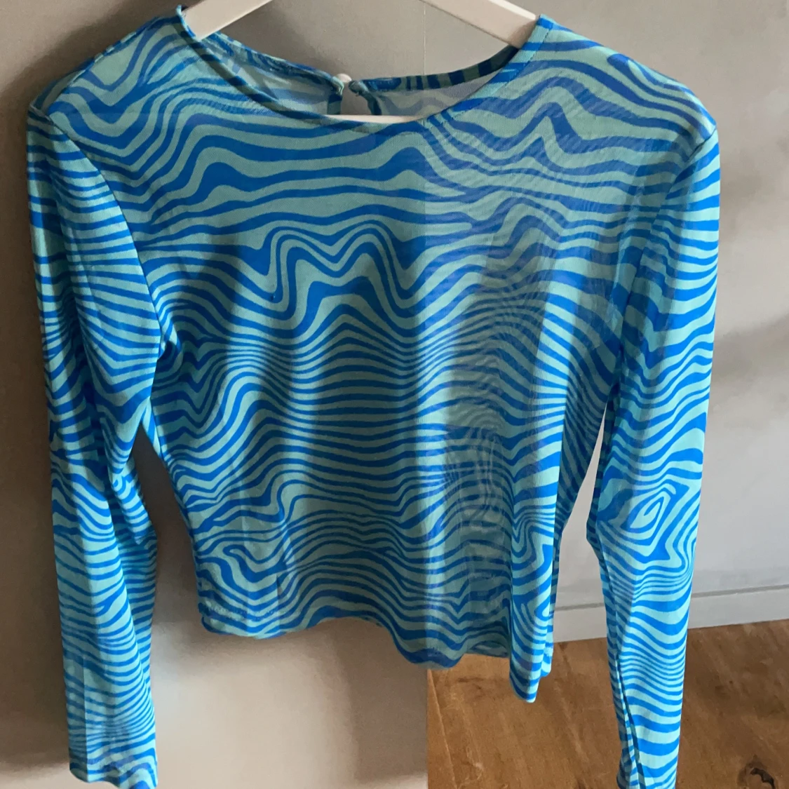 Blå see-through tröja